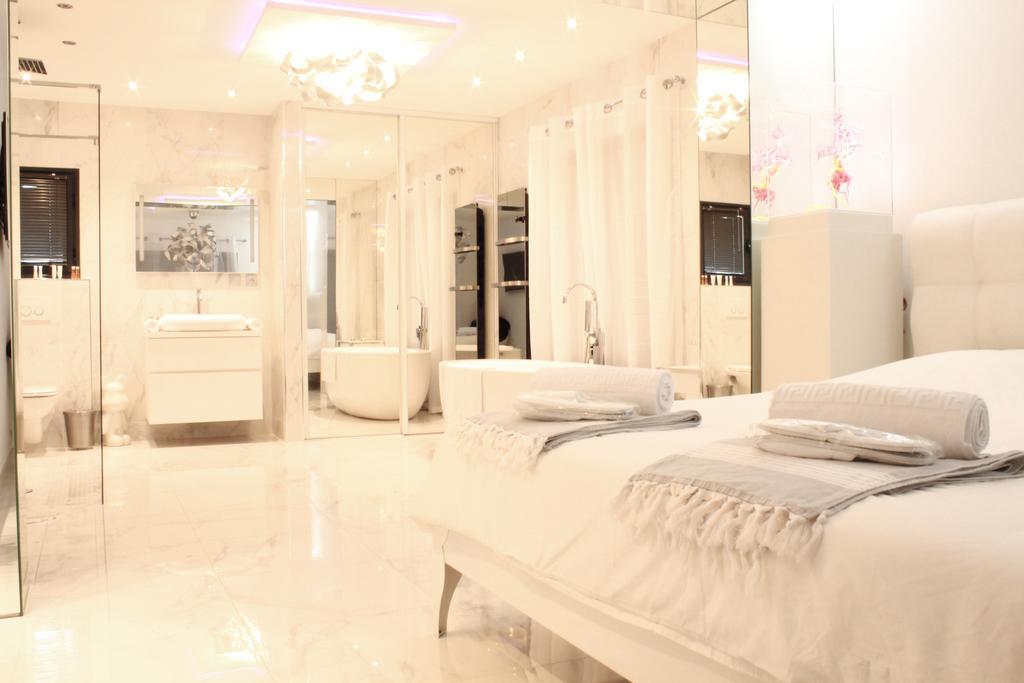 Shangtasia Luxury Art Room Grimaud Eksteriør billede