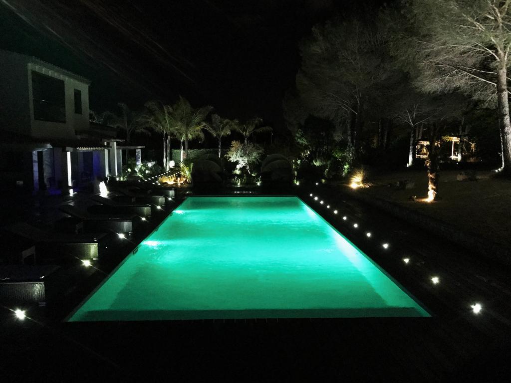 Shangtasia Luxury Art Room Grimaud Eksteriør billede