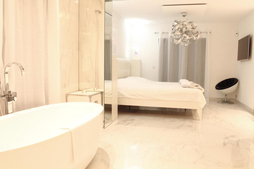 Shangtasia Luxury Art Room Grimaud Eksteriør billede