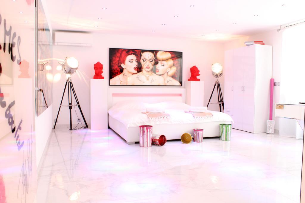 Shangtasia Luxury Art Room Grimaud Eksteriør billede